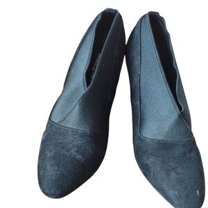 8 London Fog black suede heels
